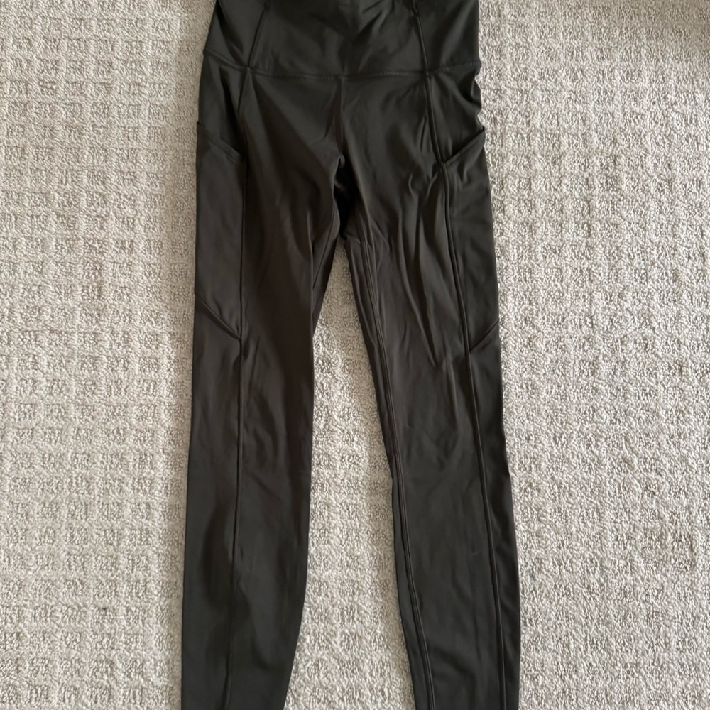 NEW Lululemon women’s green pocket athletic leggings pants size 2
